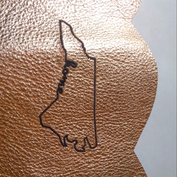 💥 CLOSET CLOSING SALE 🎉HOST PICK🎉 Genuine Leather Embroidery Glass/Cup Holder - Picture 6 of 6